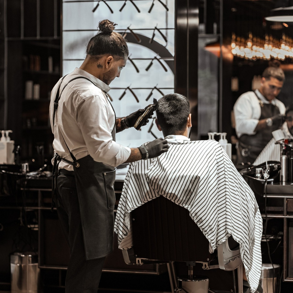 How Professional Barbers Design Haircuts That Grow Well